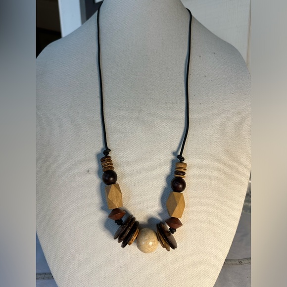 Large group of chunky wooden bead statement necklaces - Picture 4 of 7